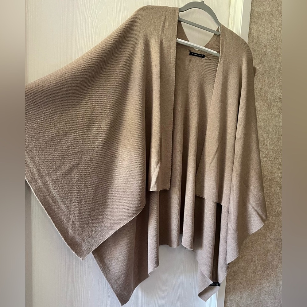 Do Everything In Love Solid Ruana With Shoulder S… - image 3